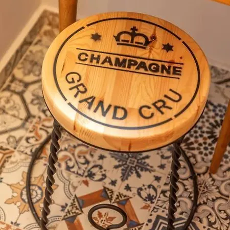 Aiolia * Kondoyenadha