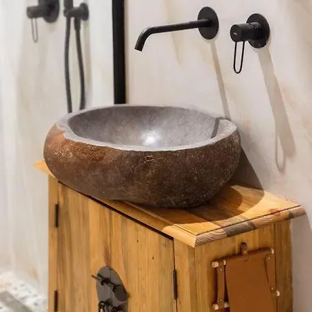 Aiolia * Kondoyenadha