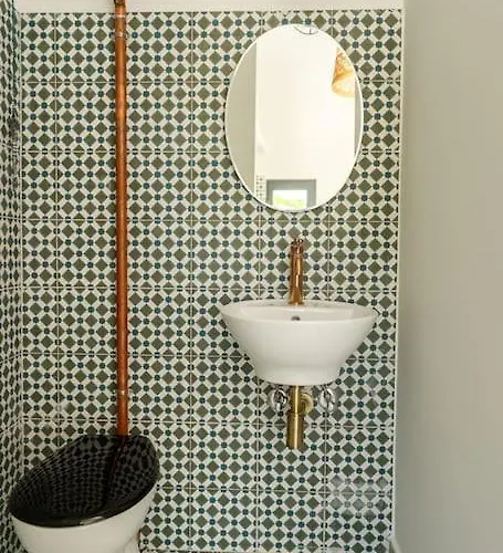 Aiolia بيت للعطل Kondoyenádha