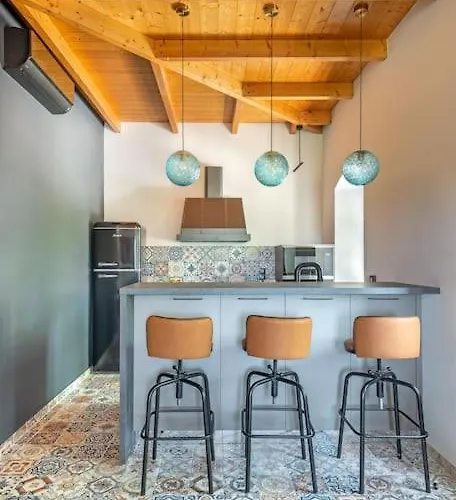 Aiolia بيت للعطل Kondoyenádha