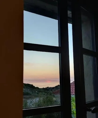 Aiolia بيت للعطل Kondoyenádha