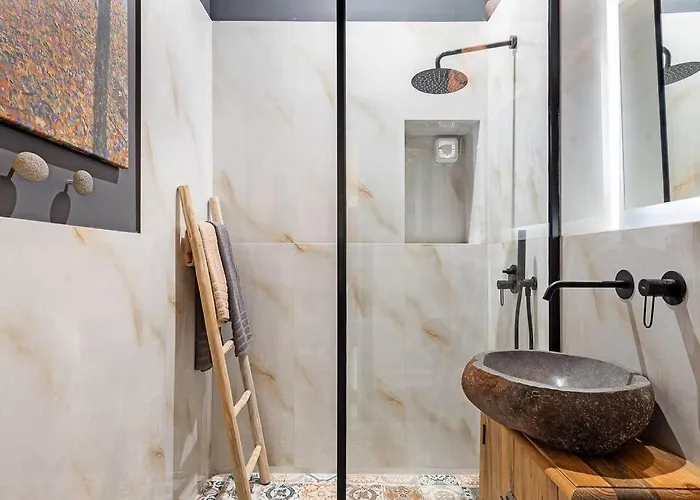 Aiolia بيت للعطل Kondoyenádha