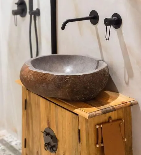 Aiolia * Kondoyenádha