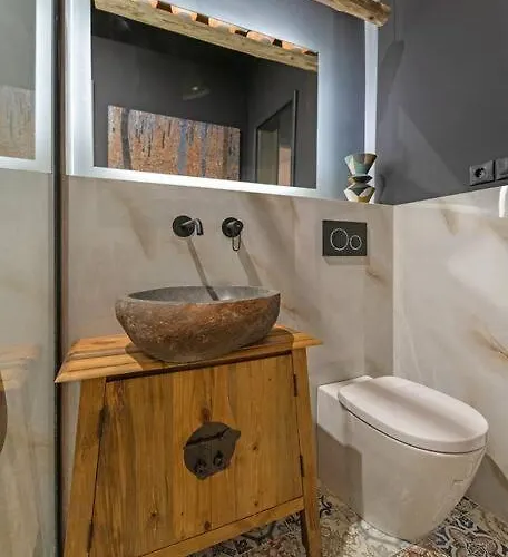 Aiolia بيت للعطل *